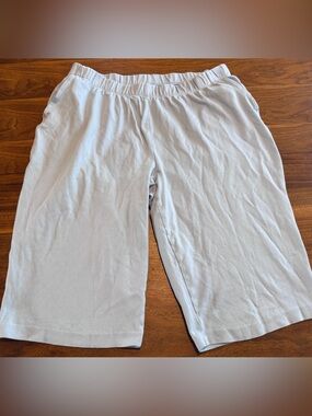 Land’s End Pale Blue 100% Cotton Bermuda Short/Capris with Elastic Waist EUC XL